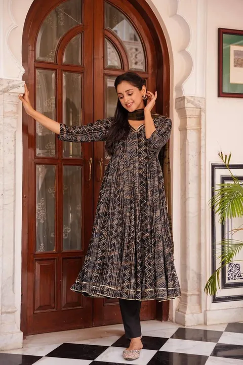 Post image Here's a pair to steal your heart This rayon set is all you need to bring the enthralling light out and Grace the world with such inevitable grace ✨🖤
The neckline with gota details ✨ that shibori dupptta has our heart 💝M.F

Details
Fabric Rayon
Complete Linning
Length 52 Inch
Flare 3.5 mrts
Slevees 21"+ 
Size M-38 L-40 XL-42 XXL-44

Price 999/-

Happy Shopping 🛍️😍