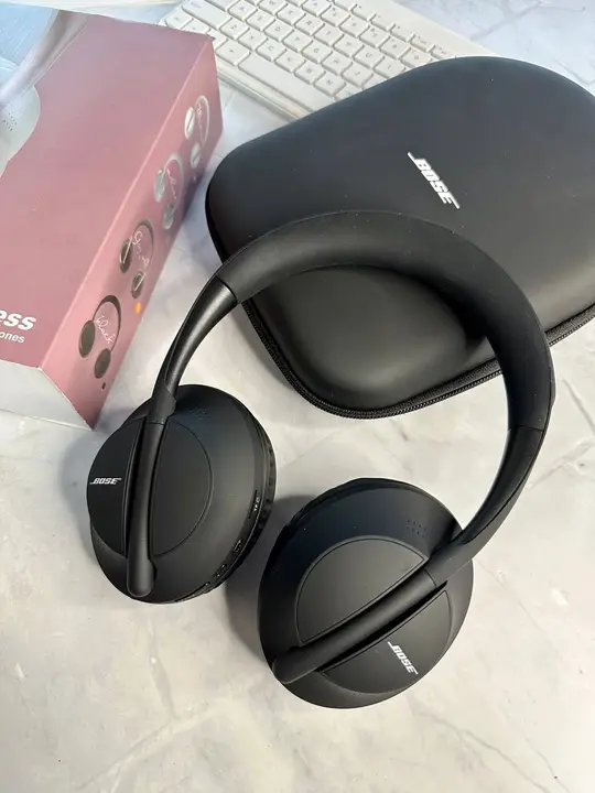 bose NC-700 headphones  uploaded by business on 9/29/2023