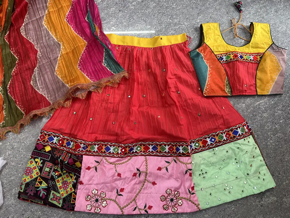 Riyon butti with cras size 24 28 32 36 uploaded by Sana creation on 9/30/2023