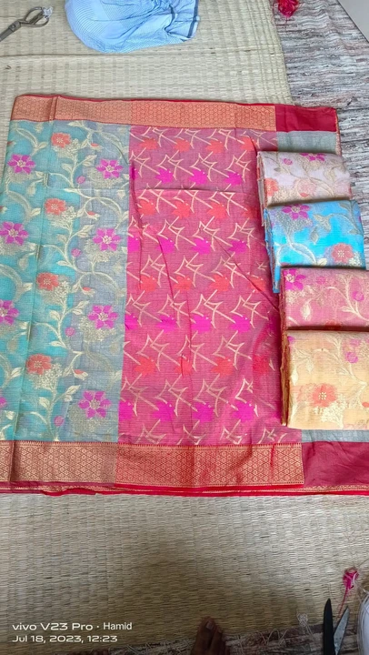 Post image K R Sarees has updated their profile picture.
