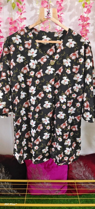 Floral Top uploaded by JDC Plus size women's clothing Store on 10/1/2023