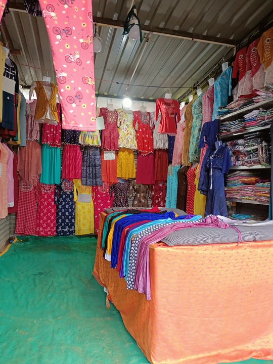 Shop Store Images of बोम्बे सुकून साड़ी सेल