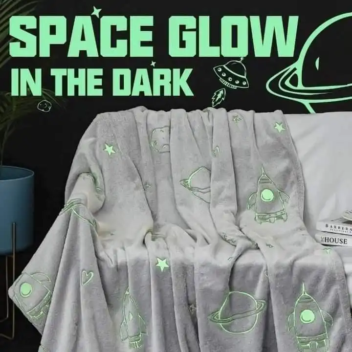 Post image _Hey There Patrons!!_

 Presents latest collection😍😍😍

 “ **GLOW IN THE DARK** ” ✨🌑

 _Flannel Blanket With leather bag_ 

Single bed 👇
*Size* - 155*220cms
*PRICE* - 800

 *DESIGNS* - 6 

 *Weight* -
Single 1.3 kg