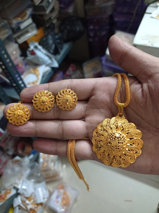 Post image Hey! Checkout my new product called
Golden pandent set.