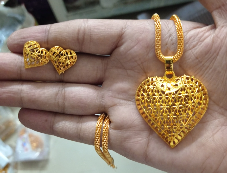 Post image Hey! Checkout my new product called
Golden pandent set.