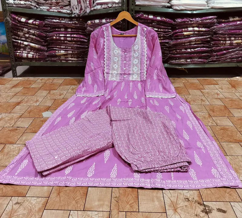 Kurti with pent  uploaded by PANIHARI COLLECTION CENTRE on 10/5/2023