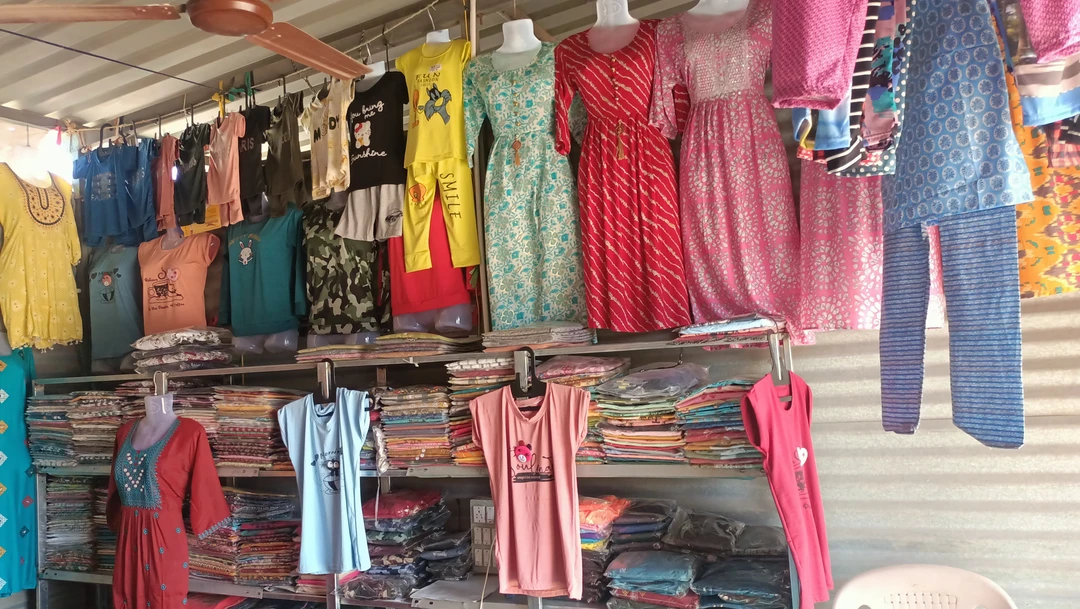 Shop Store Images of बोम्बे सुकून साड़ी सेल