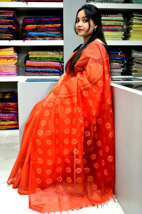 Organza silk  saree with pallu hand cutwork

➡️➡️Length

   Saree 5.5 meter  uploaded by business on 10/9/2023