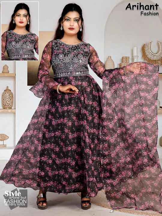 Gown  crop top uploaded by Arihant fashion hub on 10/10/2023