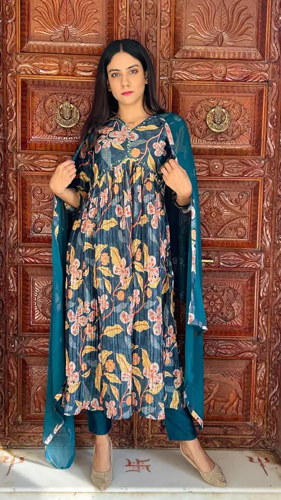Monalisa sarees Bollywood Designer Sarees - Introducing Aliya Cut Kurtis  Sets: Elevate Your Style with Pure Chinnor Silk! 😍🌟 Get ready to explore  these exquisite 3-piece suit sets in sizes L, XL,