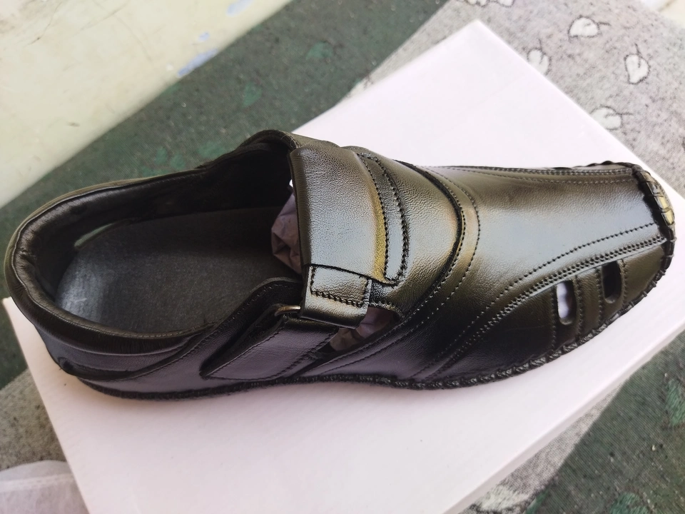 Men's leather sandal uploaded by business on 10/12/2023