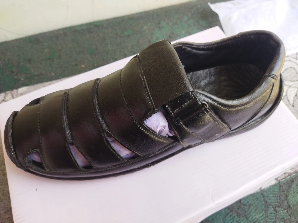 Men's leather sandal uploaded by business on 10/12/2023