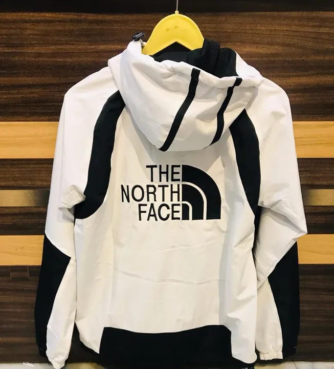 North Face   WINDCHEATER 
 uploaded by Handycart on 10/18/2023