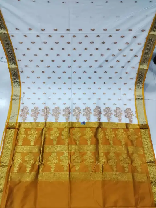 Banarasi silk saree with blouse Jacquard rich pallu  uploaded by Shv Sh Handloom on 10/19/2023