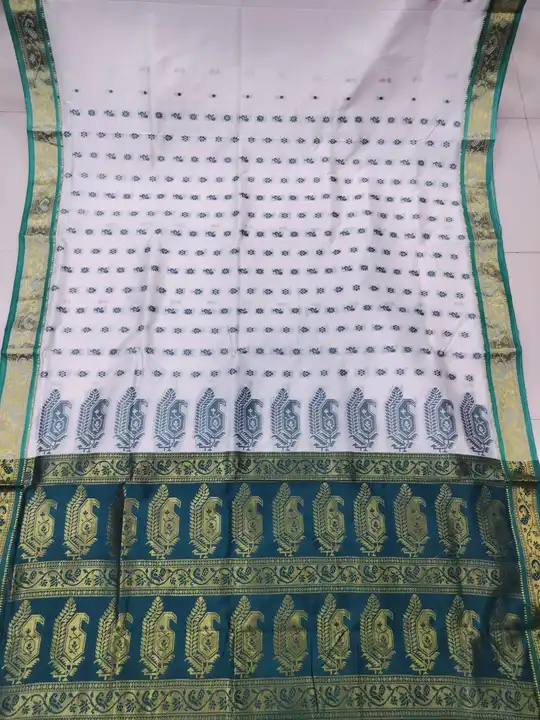 Banarasi silk saree with blouse Jacquard rich pallu  uploaded by Shv Sh Handloom on 10/19/2023