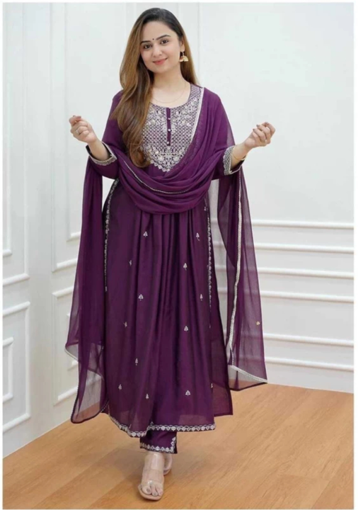Post image I want 1-10 pieces of Kurta set at a total order value of 5000. Please send me price if you have this available.