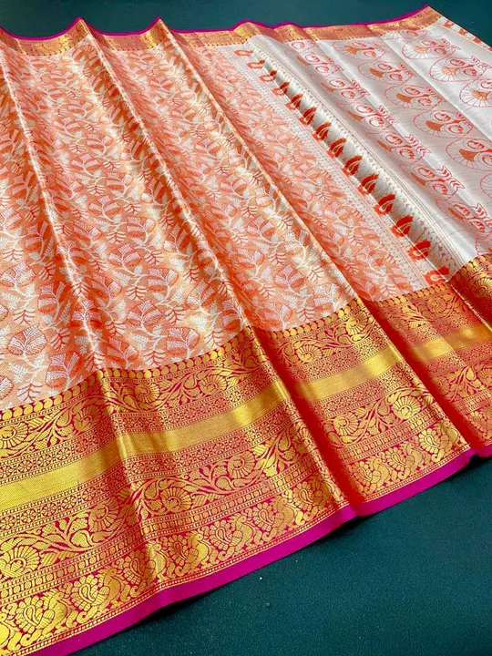 Banrasi handloom silk with rich pallu uploaded by Suyukti Creation on 10/23/2023