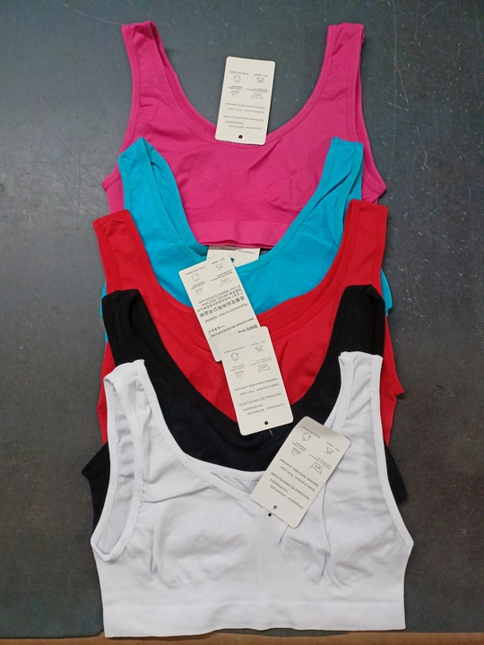 Woman sports bra very stretchable and soft fabric  uploaded by Softinner  on 10/26/2023