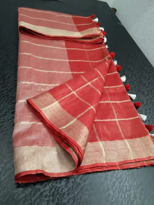 Cotton slub saree wi copper check design

👉🏻Length

Saree 5.5 meter
Blouse 1 meter 
 uploaded by Weavers gallery on 10/27/2023
