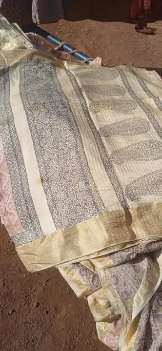 Post image मुझे Saree के 1-10 पीस ₹10000 में चाहिए. मुझे Dyable plain white Apada silk saree with low zari border  चाहिए अगर आपके पास ये उपलभ्द है, तो कृपया मुझे दाम भेजिए.
