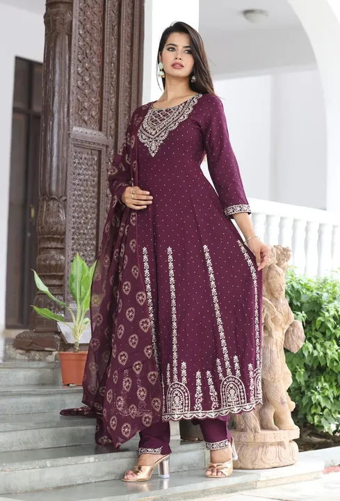 Heavy Embroidery kurta set  uploaded by SSS ETHNIC LABELS on 10/30/2023