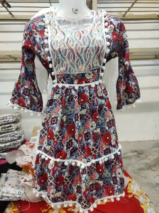 Short top uploaded by A.ALI DRESSES  on 10/30/2023