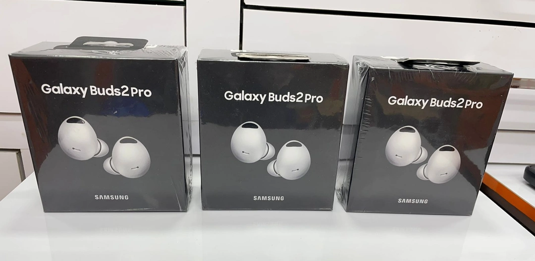 Post image Galaxy buds 2 pro
Bidirectional loudspeaker
Active noise cancellation
5-18hrs play time
Ipx 7 waterproof
Sound by AKG