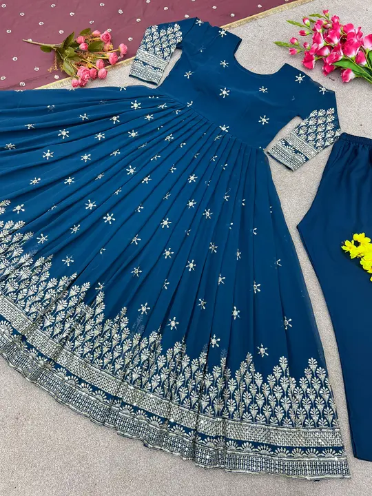 Gown with dupatta uploaded by VINAYAK desinger  on 10/31/2023