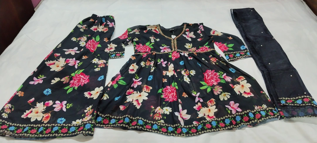 A very beautiful floral print three piece set uploaded by SS CREATION  on 10/31/2023