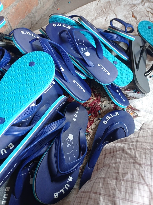 Hawai slipper for your  uploaded by Al fine footwear jajmau kanpur on 11/4/2023