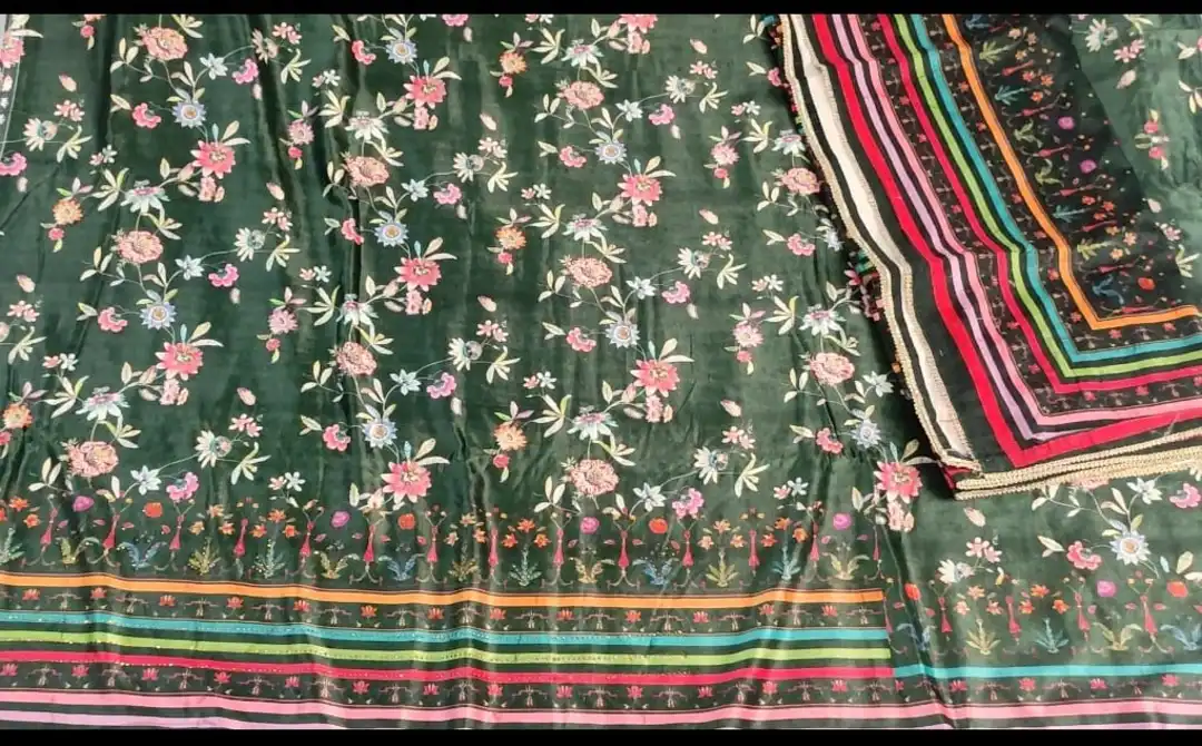 #KD brand में आ गए #वैलवट के #गरमा गर्म सूट #सर्दी में गर्मी का अहसास🌺#फ्लावर प्रिंट में #गजब की ची uploaded by Deep boutique collection gohana on 11/10/2023