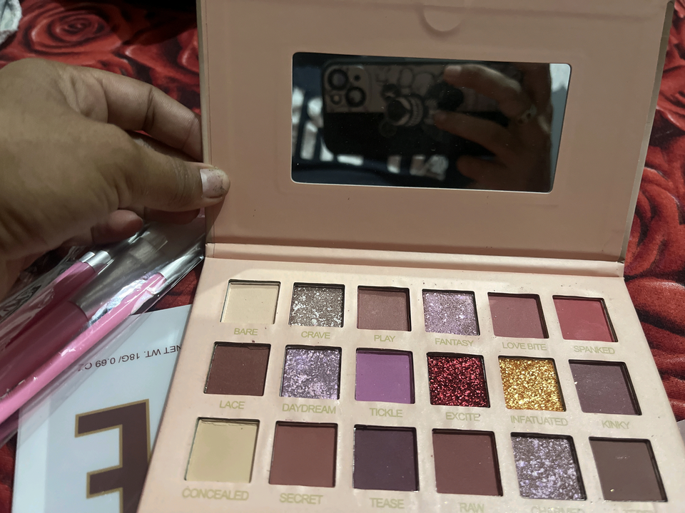 Eyeshadow palette and free liner and brush uploaded by business on 11/11/2023