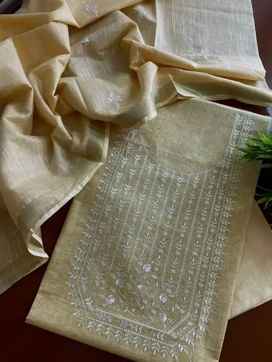 Fabric  linen by linen


embroidery  work 

Top Dupatta Embroidery 

Plain bottom 2.5mtr
 uploaded by Weavers gallery on 11/14/2023