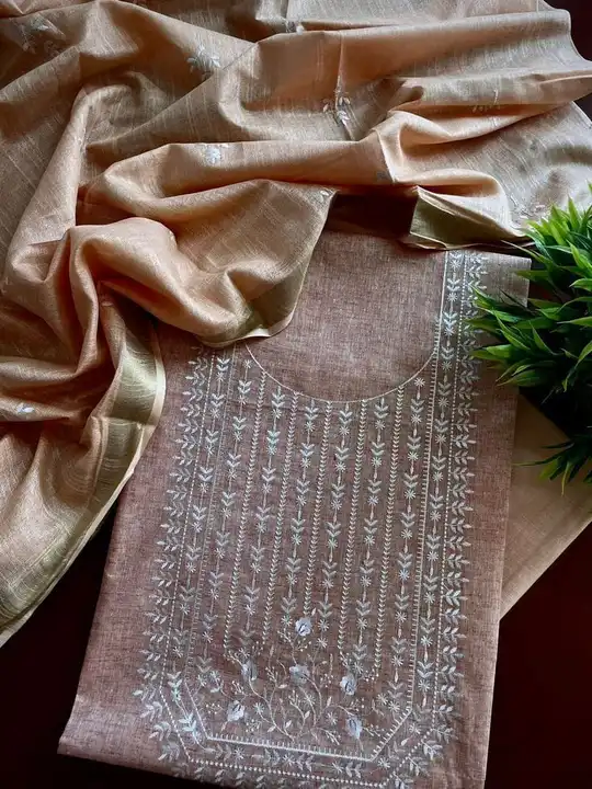 Fabric  linen by linen


embroidery  work 

Top Dupatta Embroidery 

Plain bottom 2.5mtr
 uploaded by Weavers gallery on 11/14/2023
