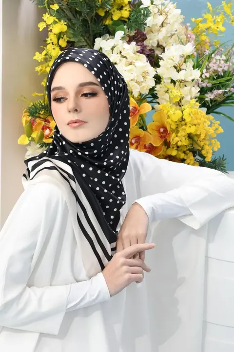 SCARFS &  HIJABS  AND NOSE NAQABS IN DIFFERENT COLOURS  uploaded by business on 11/15/2023