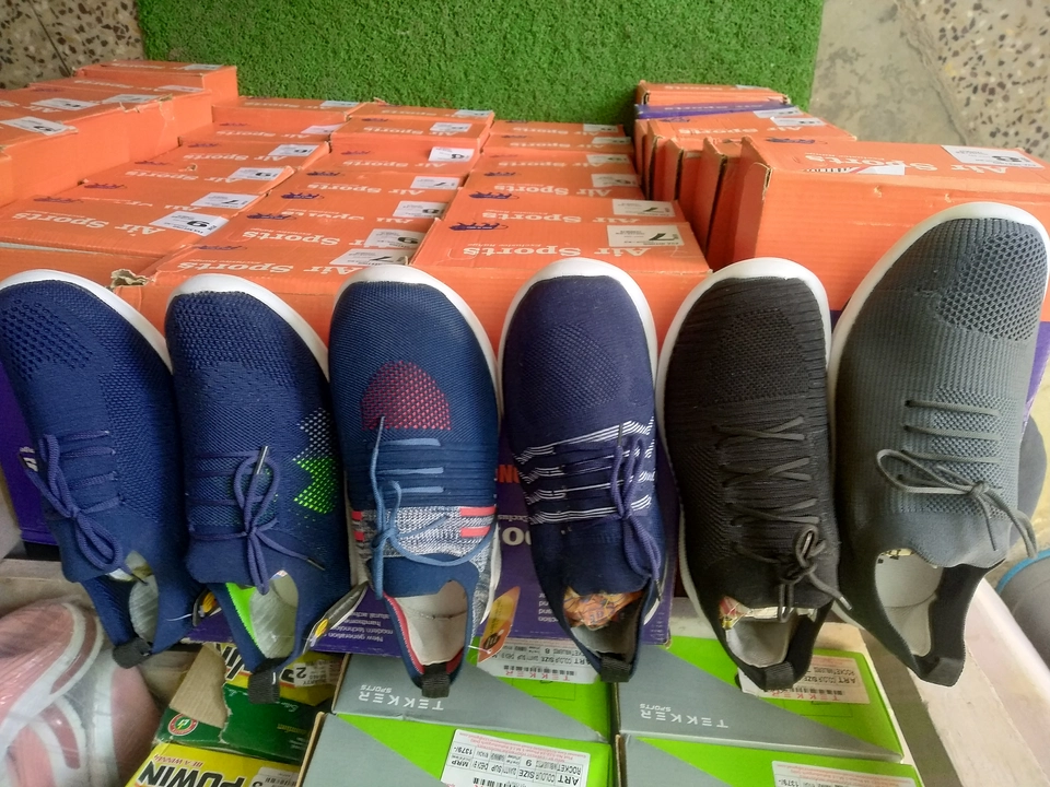 Post image I want 40 pieces of Sports shoes. I am looking for Sports shoes available in cheap price .