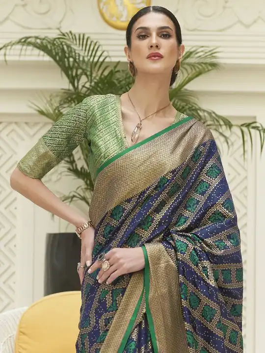 PATOLA SILK  uploaded by Mukesh Saree Centre on 11/20/2023