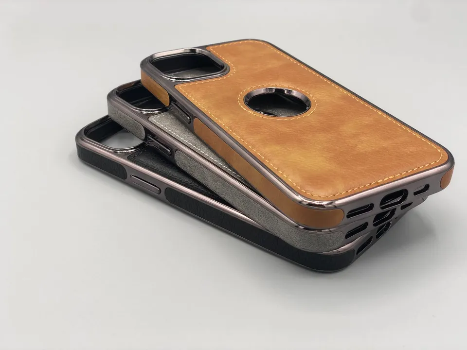 *AKOAGRE GLASSY ARRAY LEATHER CASE uploaded by business on 11/22/2023
