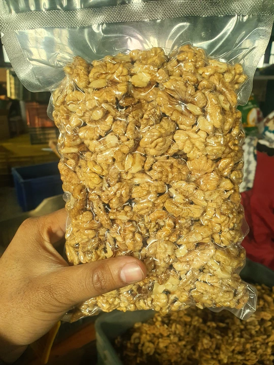 Kashmiri walnut kernals with vaccum uploaded by business on 11/25/2023