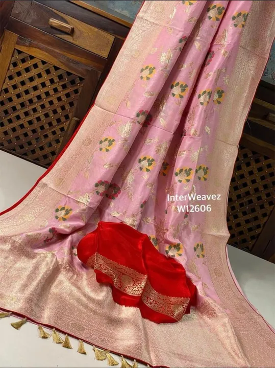 Here we come with all time favorite weaved saree that never fails to attract u all🥰

The *rich and  uploaded by Divya Fashion on 12/4/2023