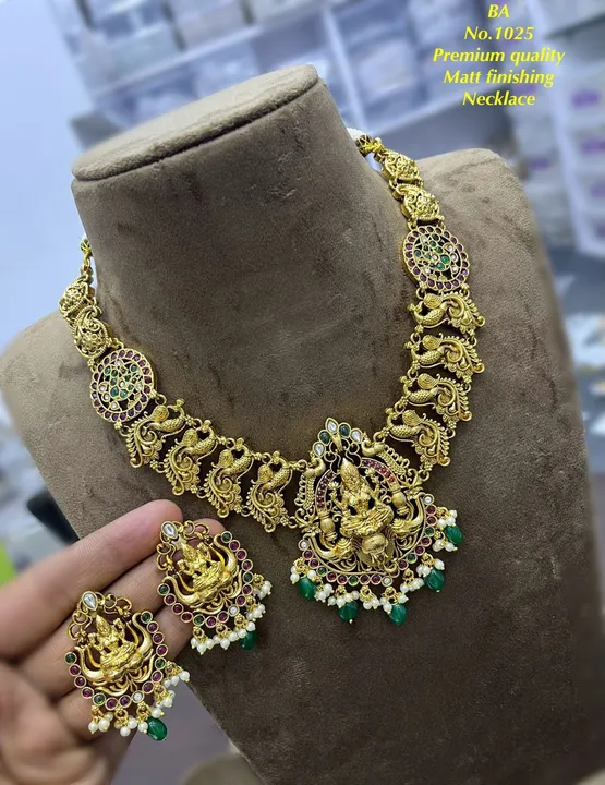 Post image Vi jewellery 




Hi all I am
Dealer of all top brands &amp; non brand sarees..Direct dealer of manufacturing.... 
Customers &amp; Resellers follow my whatsapp status for more collection D.M
74498 87449
https://chat.whatsapp.com/DOnlEudFEgD4ml8P1V1YyT