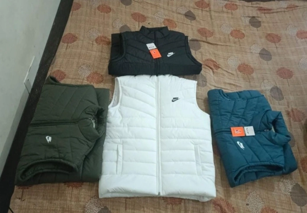 Post image I want 50+ pieces of Full white &amp; black jacket 🧥 haf &amp; full mai  at a total order value of 50000. Please send me price if you have this available.