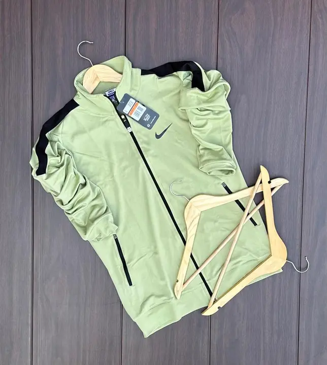 Nike jacket uploaded by Handycart on 12/10/2023
