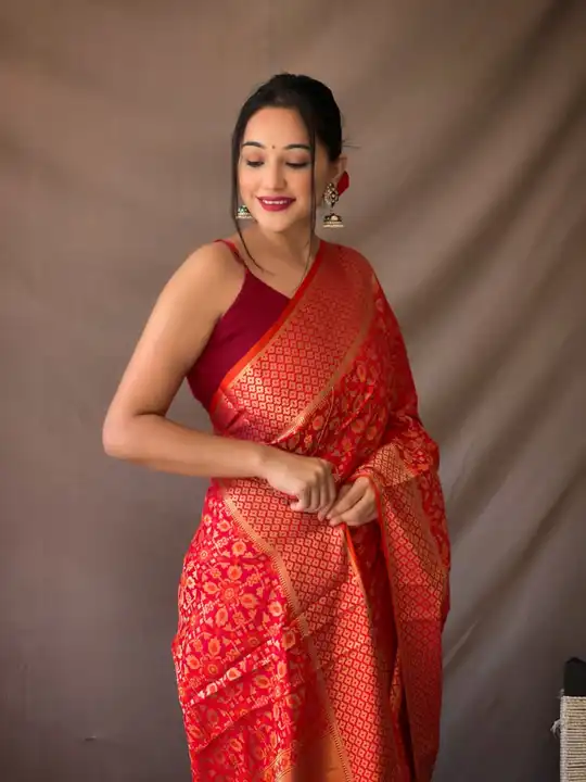 Red Gold-Toned Zari Silk Blend Patola Saree with Unstitched Blouse uploaded by VAIDEHI SUPER STORE VAIDEHI SUPER STORE on 12/18/2023