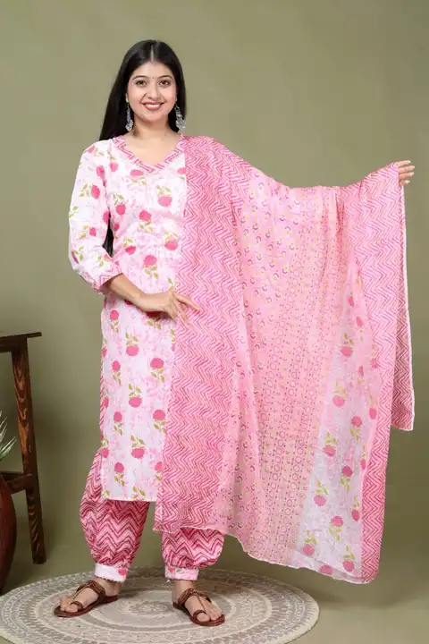 Post image *Cotton 60,60*
*Pure cotton,* 
*Kurta pant dupatta set*
*Size - M L XL XXL*

*100 % washable*
*100% guaranty of fabric finishing and sizes*
*Return policy 7 days after delivery date*
contact for more information-9024707099