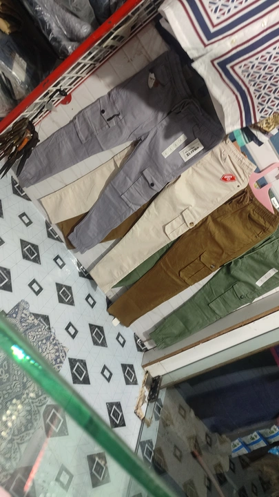 Post image I want 50+ pieces of i want a shaffin cargo pants with price of 250-350 at a total order value of 25000. Please send me price if you have this available.