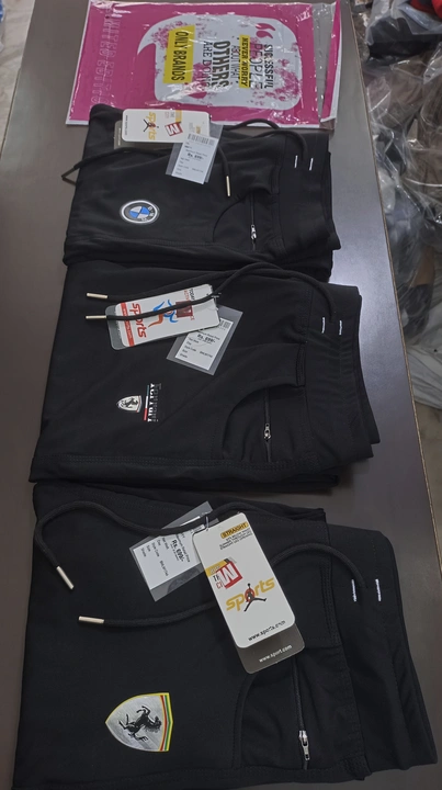 Post image 💥 *Imported Strechable Track Pants ONLY BLACK* 🖤 💥
👉🏻 IMPORTED 230 GSM Full Strechable Lycra Fabric
👉🏻 M, L, XL SIZE
👉🏻 Only Black 🖤 Colour / 18pcs Set
👉🏻 With MRP TAG 
👉🏻 Rs 155 /- *FIXED FOR BULK QUANTITY*