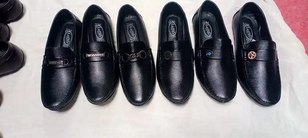 Post image I want 1-10 pieces of Men's Loafers at a total order value of 5000. Please send me price if you have this available.