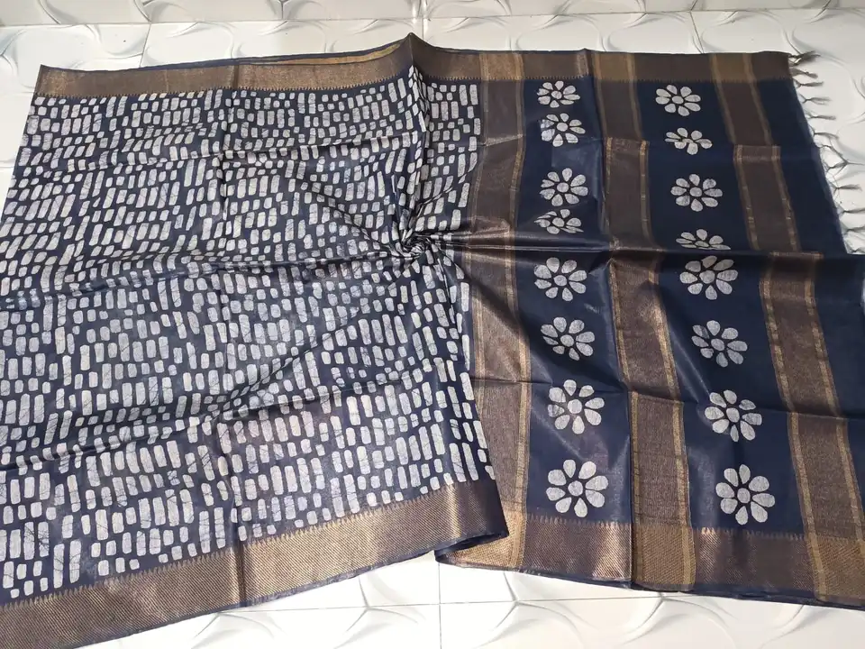 Let’s Wear
 #diwali collection ✅
.
💙 *Beautifully Crafted Mangalgiri silk Batik Print Saree uploaded by Nawaz handloom on 12/28/2023