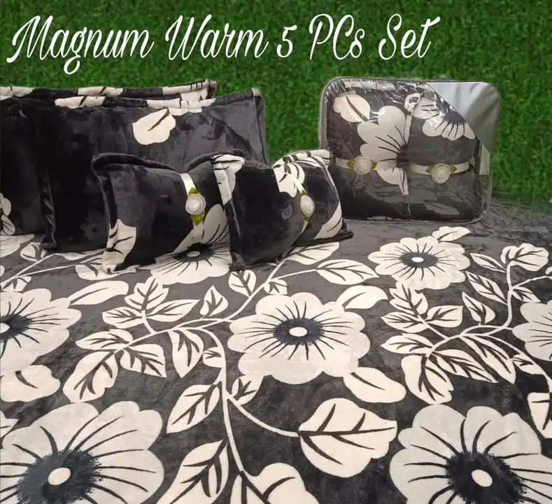 *Magnum King🌺*
*5 Pc Warm Cushion Set*
 uploaded by Sumit Wholesale Trader on 1/5/2024